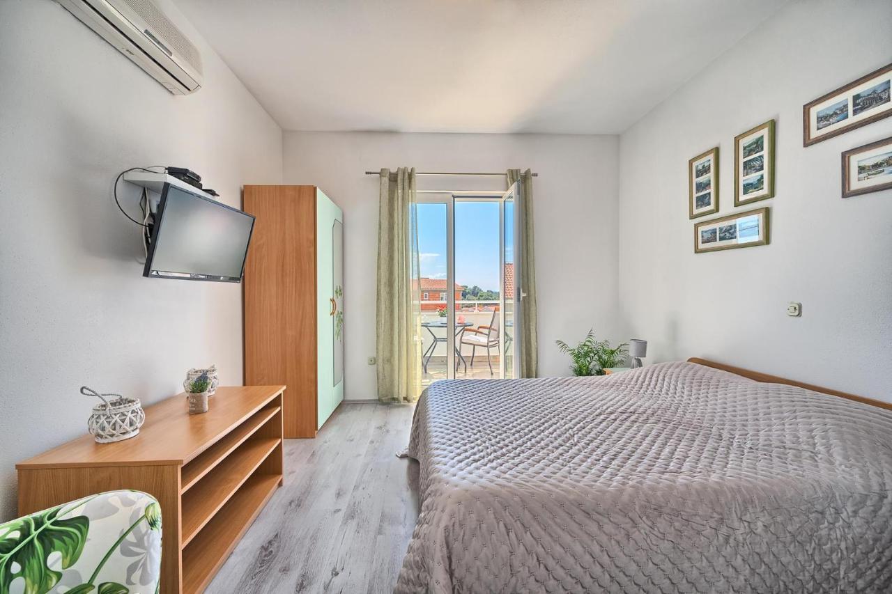 Apartments Irena Hvar Town Exterior photo
